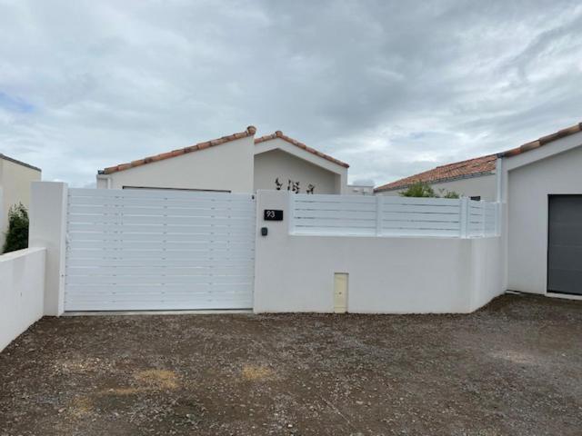 Maison Neuve Zone Coulee Verte Menant A L'Ocean แซงต์-ฌีย์-ครัว-เดอ-วี ภายนอก รูปภาพ